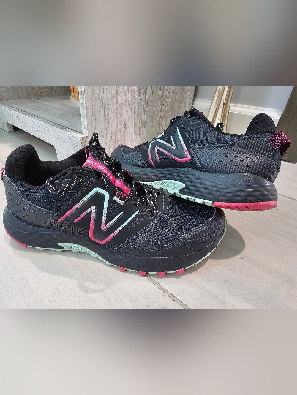 New Balance T410 Womens Black Pink Trail Running Sneakers Size 9